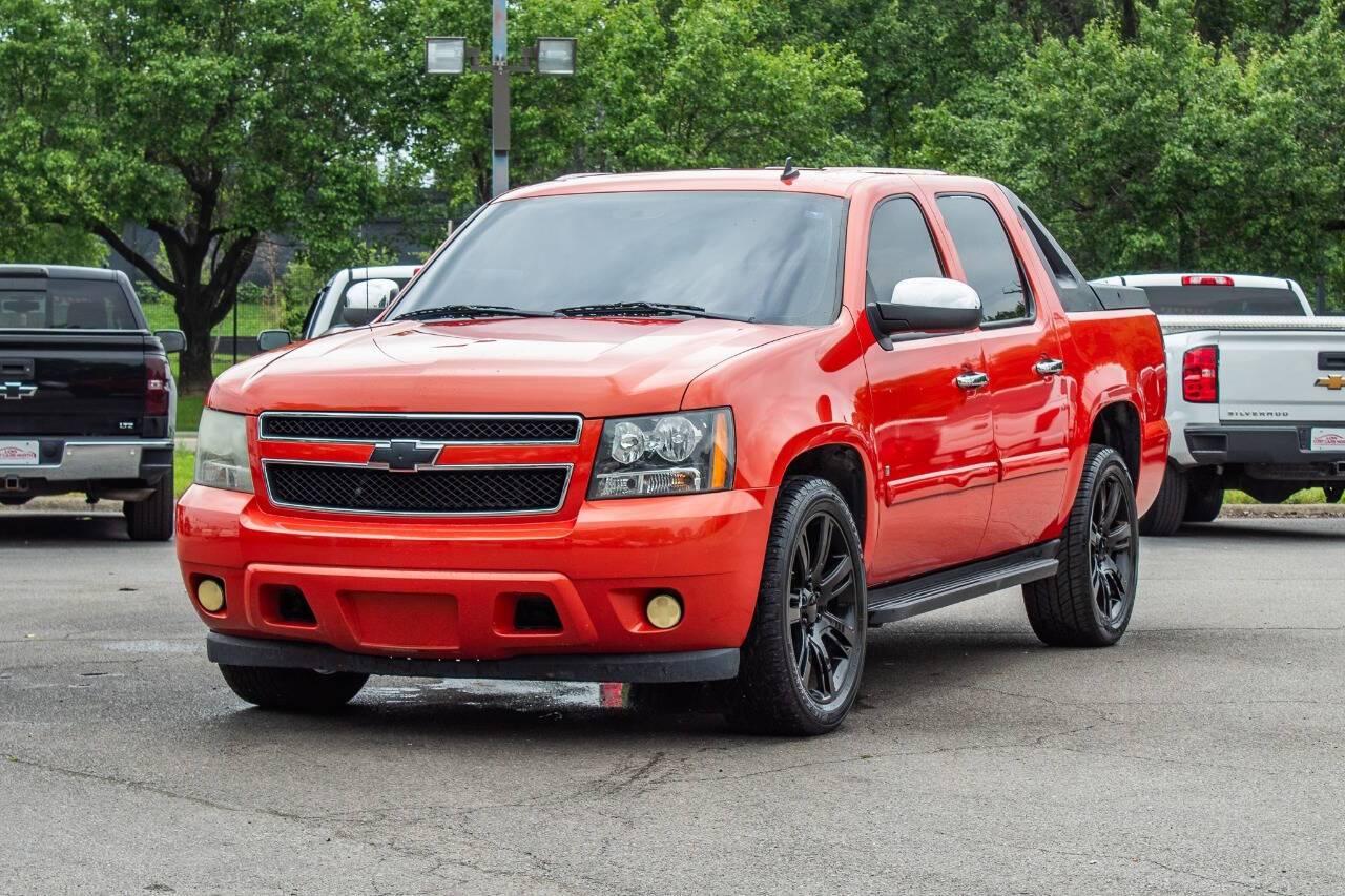 2009 Chevrolet Avalanche LS in Whitehall OH For Sale - Image 1