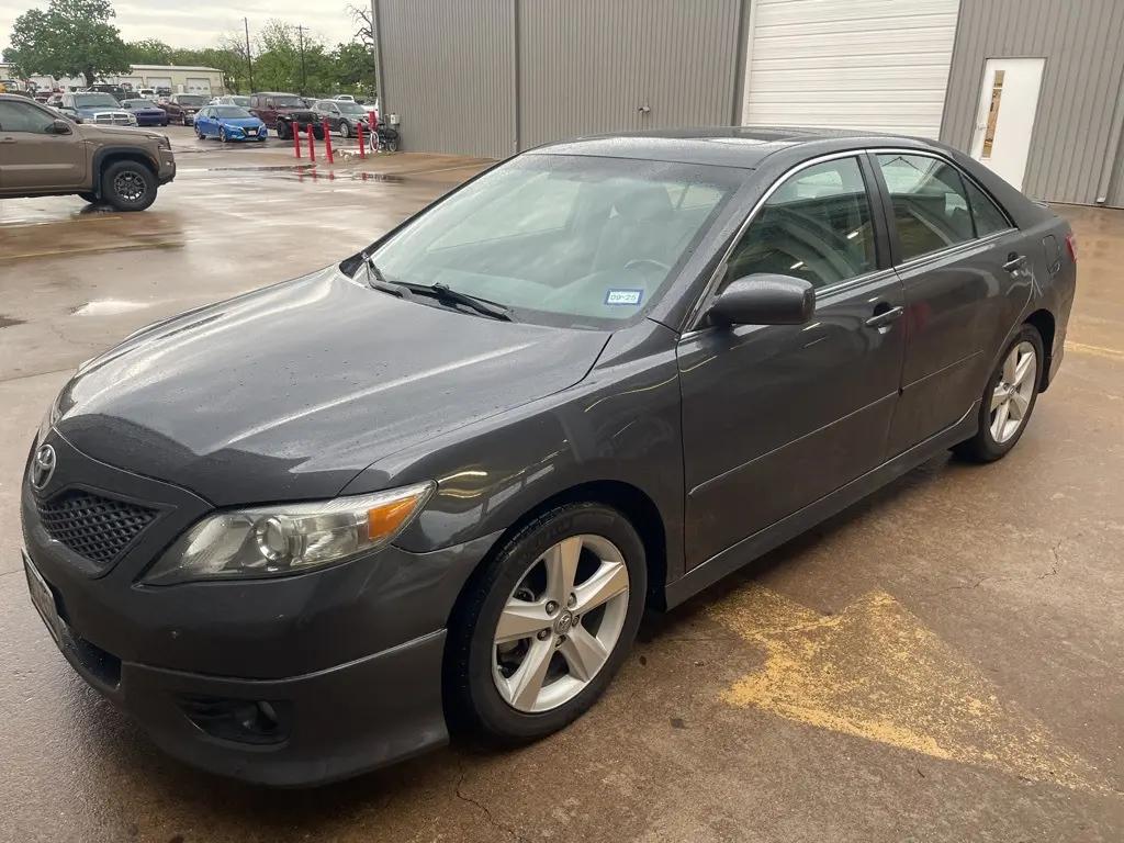 2011 Toyota Camry SE in Granbury TX For Sale - Image 1