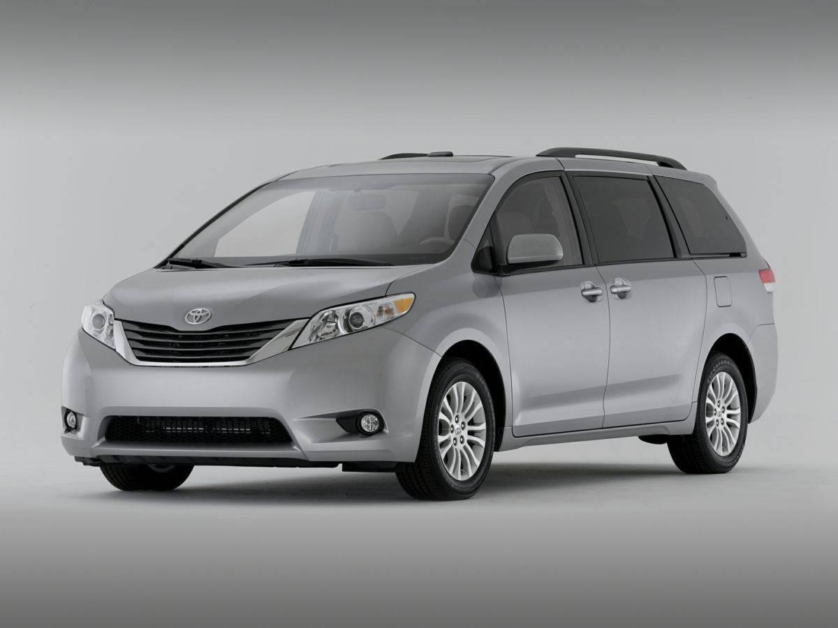 2012 Toyota Sienna XLE in Carmel IN For Sale - Image 1