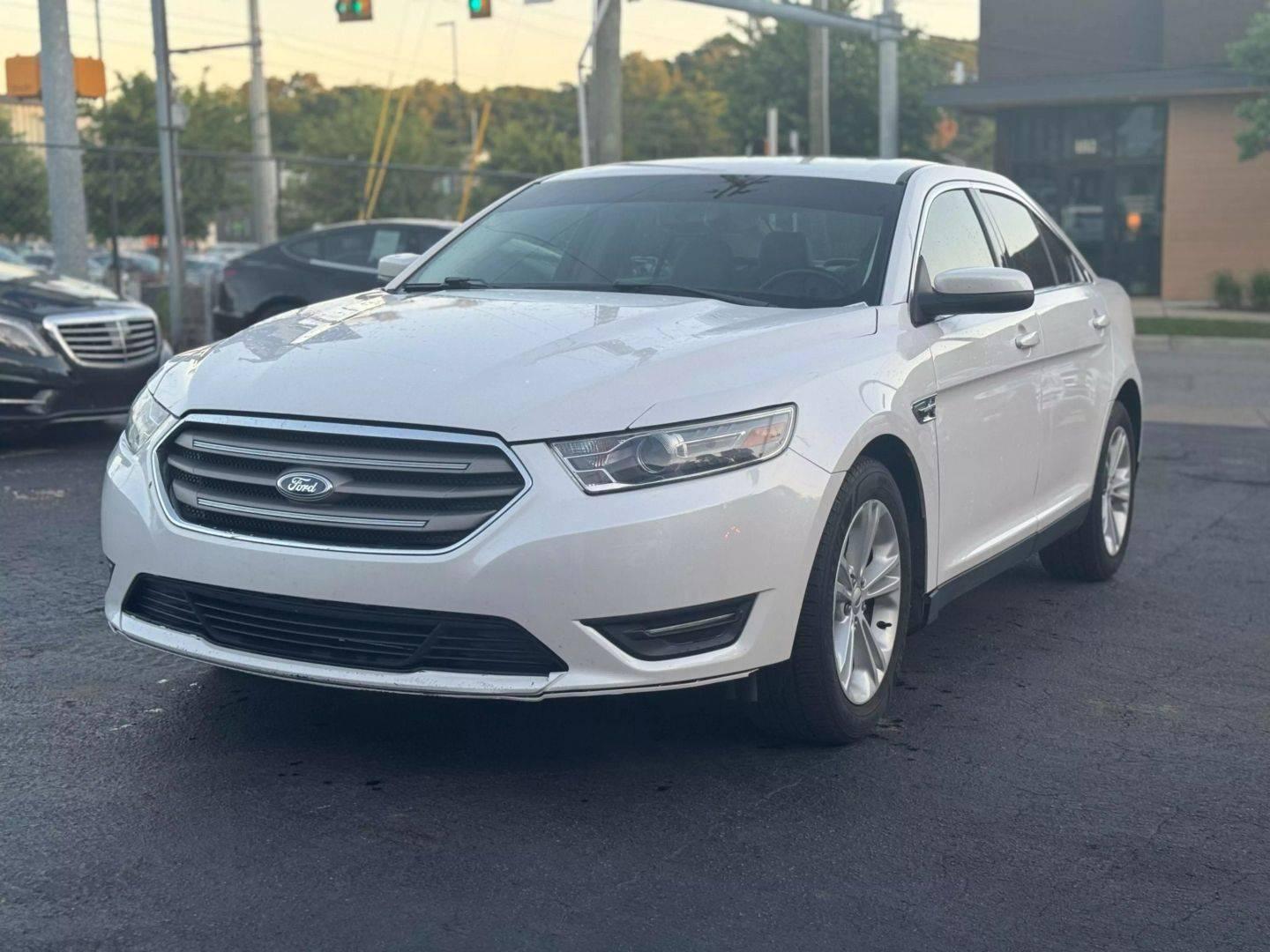 2013 Ford Taurus SEL in Nashville TN For Sale - Image 1