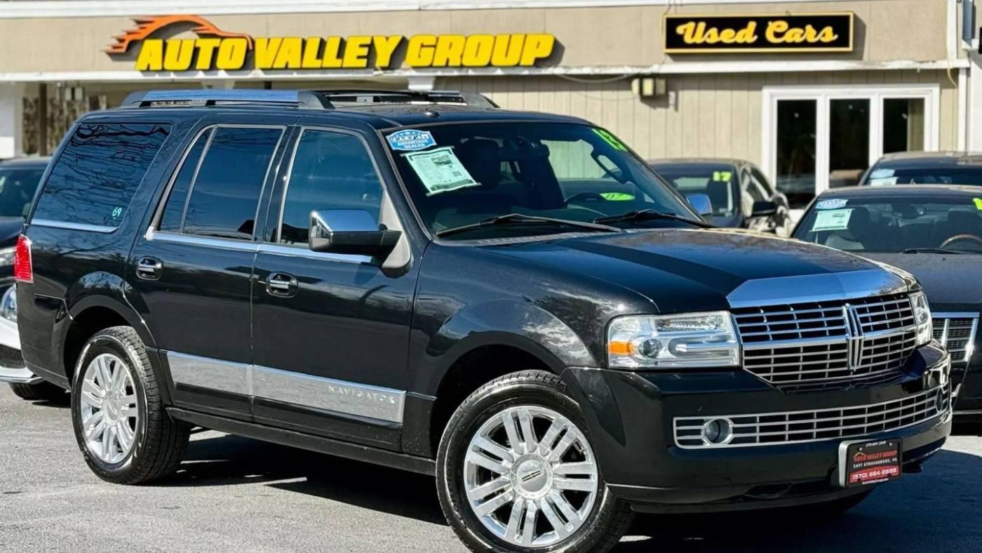 2013 Lincoln Navigator Standard in East Stroudsburg PA For Sale - Image 1