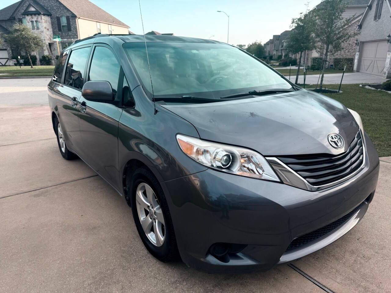 2013 Toyota Sienna LE in Houston TX For Sale - Image 1