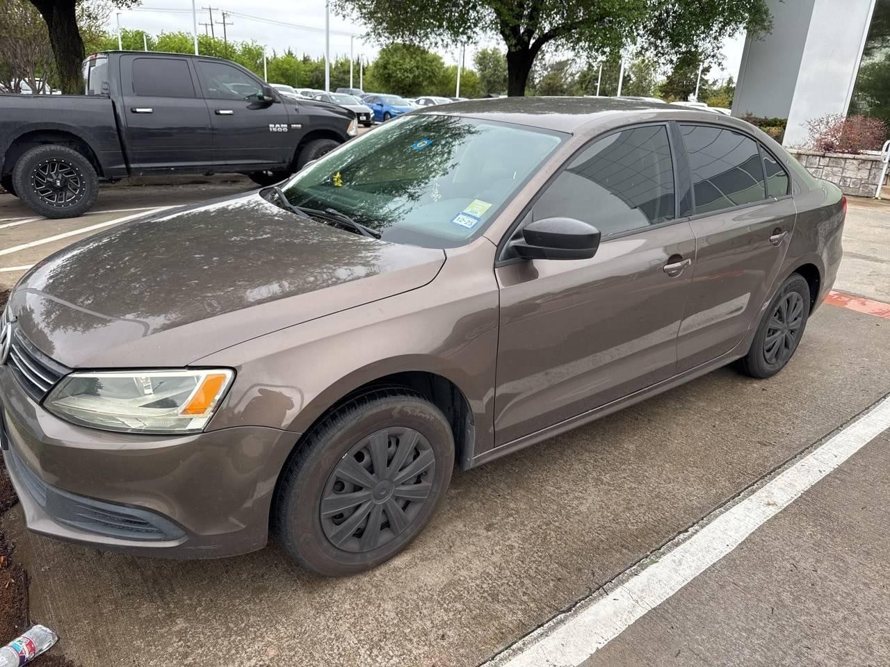 2013 Volkswagen Jetta Base in Grapevine TX For Sale - Image 1