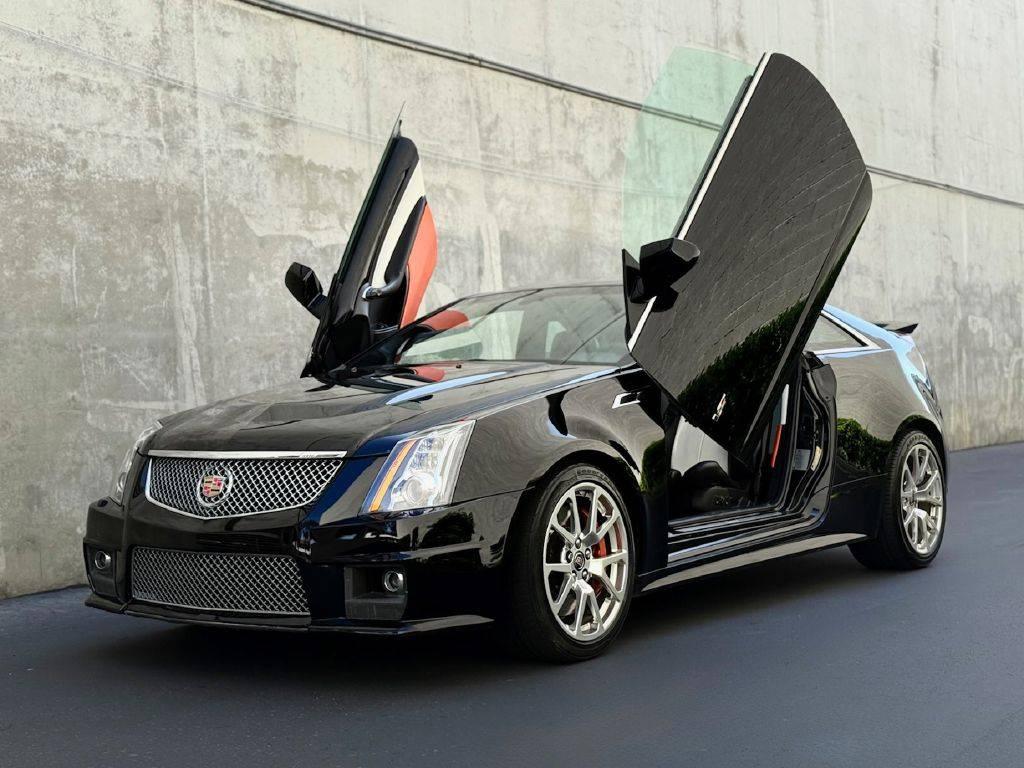 2014 Cadillac CTS-V Standard in Costa Mesa CA For Sale - Image 1