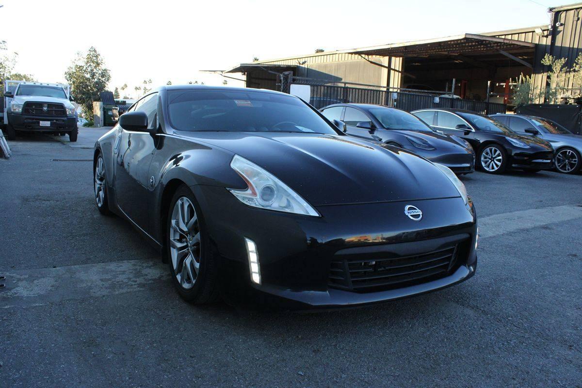2014 Nissan 370Z Base in Norco CA For Sale - Image 1