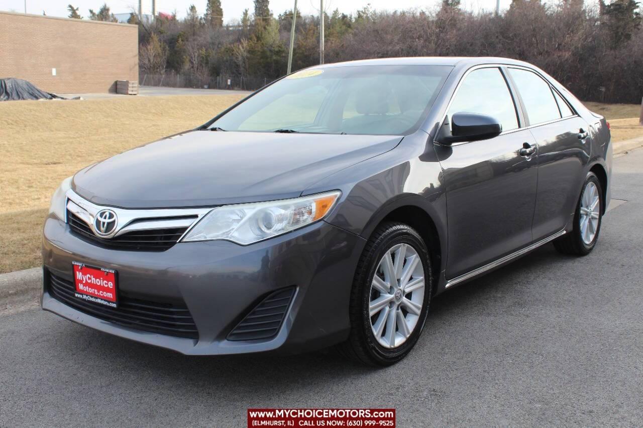 2014 Toyota Camry LE in Elmhurst IL For Sale - Image 1