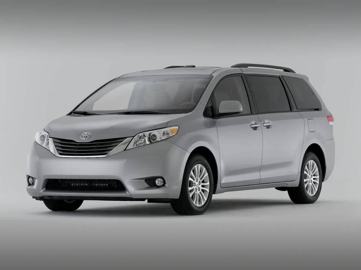 2014 Toyota Sienna LE in Ramsey NJ For Sale - Image 1