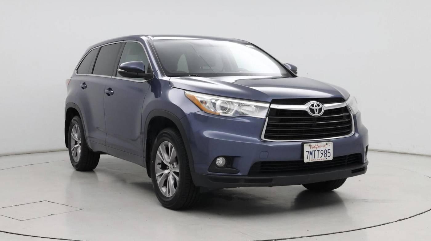 2015 Toyota Highlander LE V6 in Inglewood CA For Sale - Image 1
