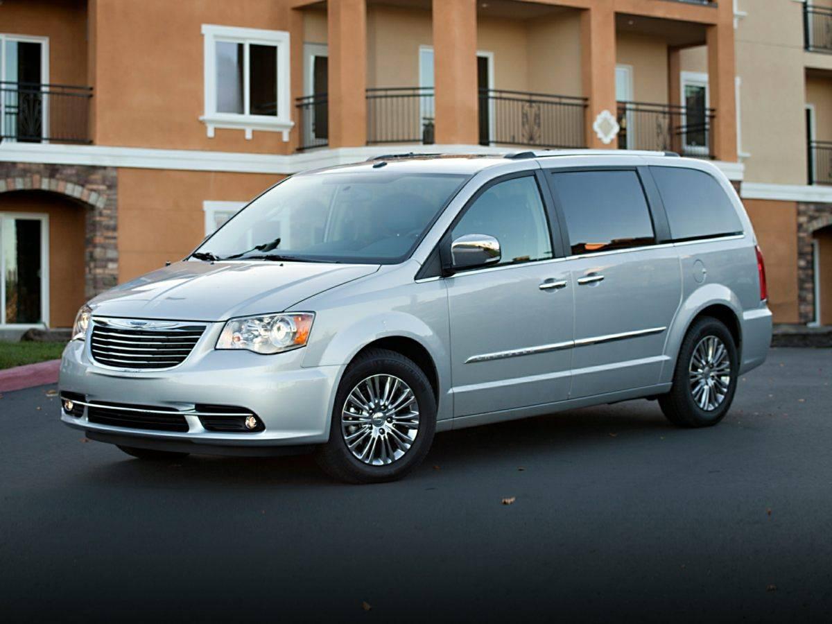 2016 Chrysler Town & Country Touring in Arlington Heights IL For Sale - Image 1