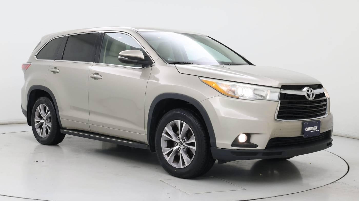 2016 Toyota Highlander LE Plus in Inglewood CA For Sale - Image 1