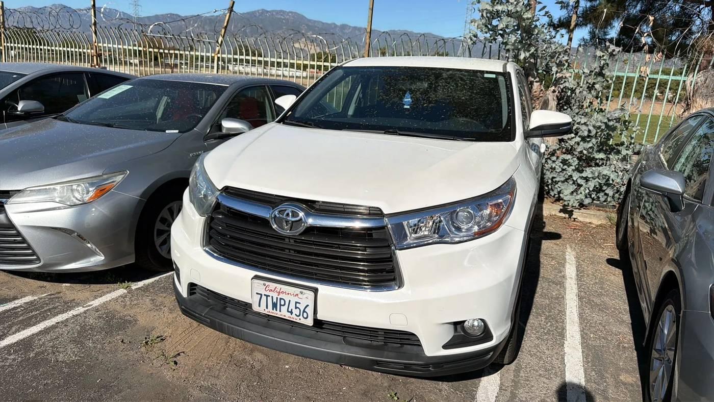 2016 Toyota Highlander LE V6 in Azusa CA For Sale - Image 1