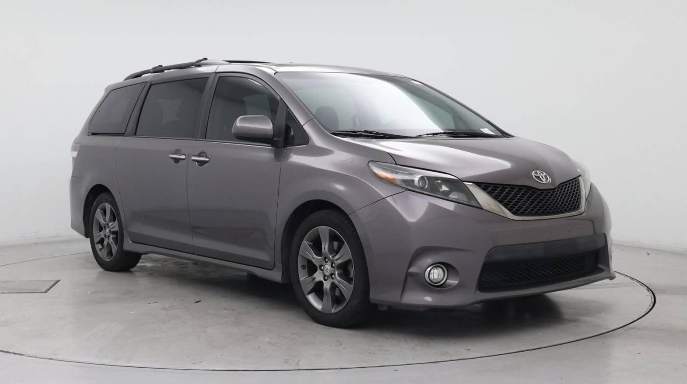 2016 Toyota Sienna SE in Inglewood CA For Sale - Image 1