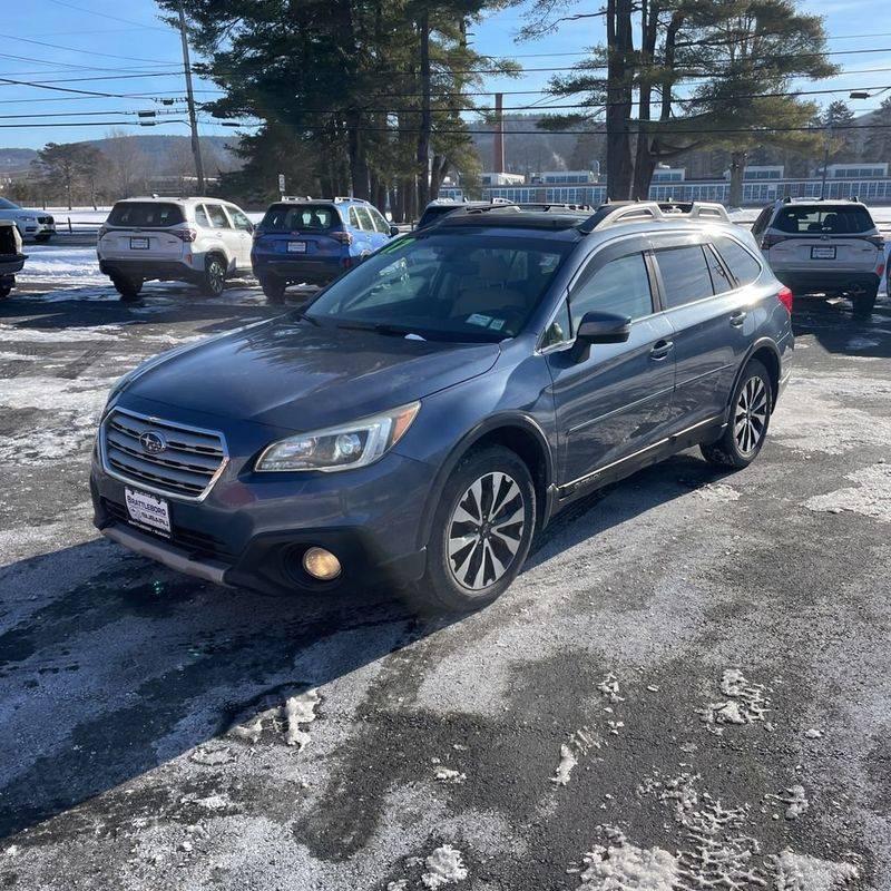 2017 Subaru Outback 2.5i Limited in Carlstadt NJ For Sale - Image 1