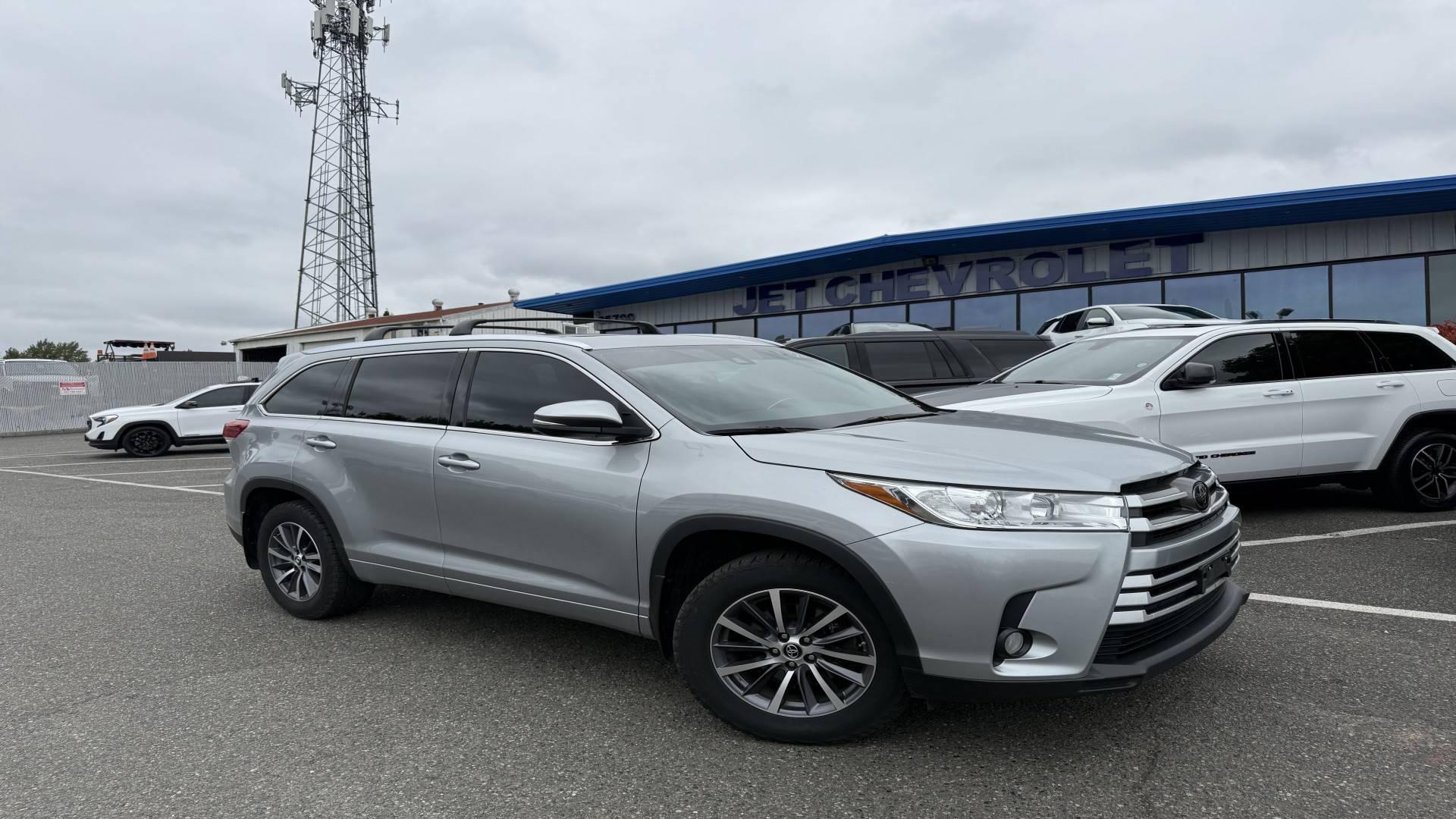 2017 Toyota Highlander XLE in Federal Way WA For Sale - Image 1