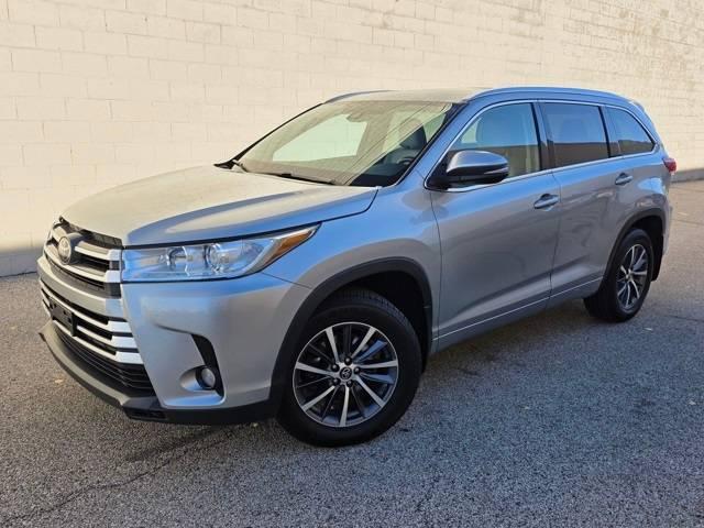 2017 Toyota Highlander XLE in Brook Park OH For Sale - Image 1