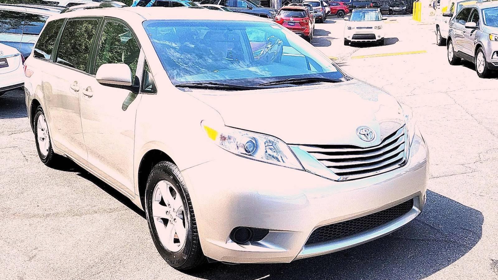 2017 Toyota Sienna LE in Birmingham AL For Sale - Image 1