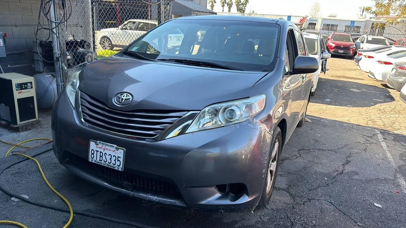 2017 Toyota Sienna LE in Azusa CA For Sale - Image 1