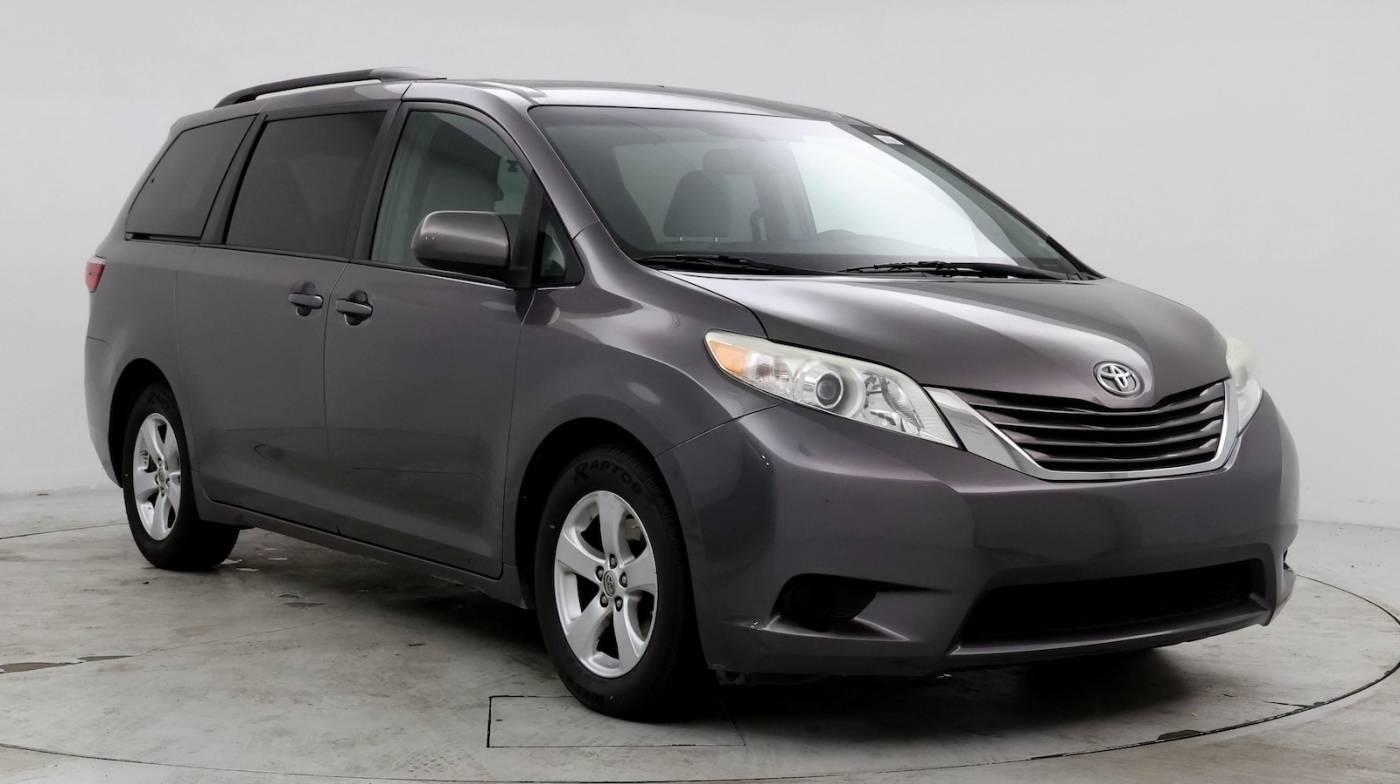 2017 Toyota Sienna LE in Inglewood CA For Sale - Image 1