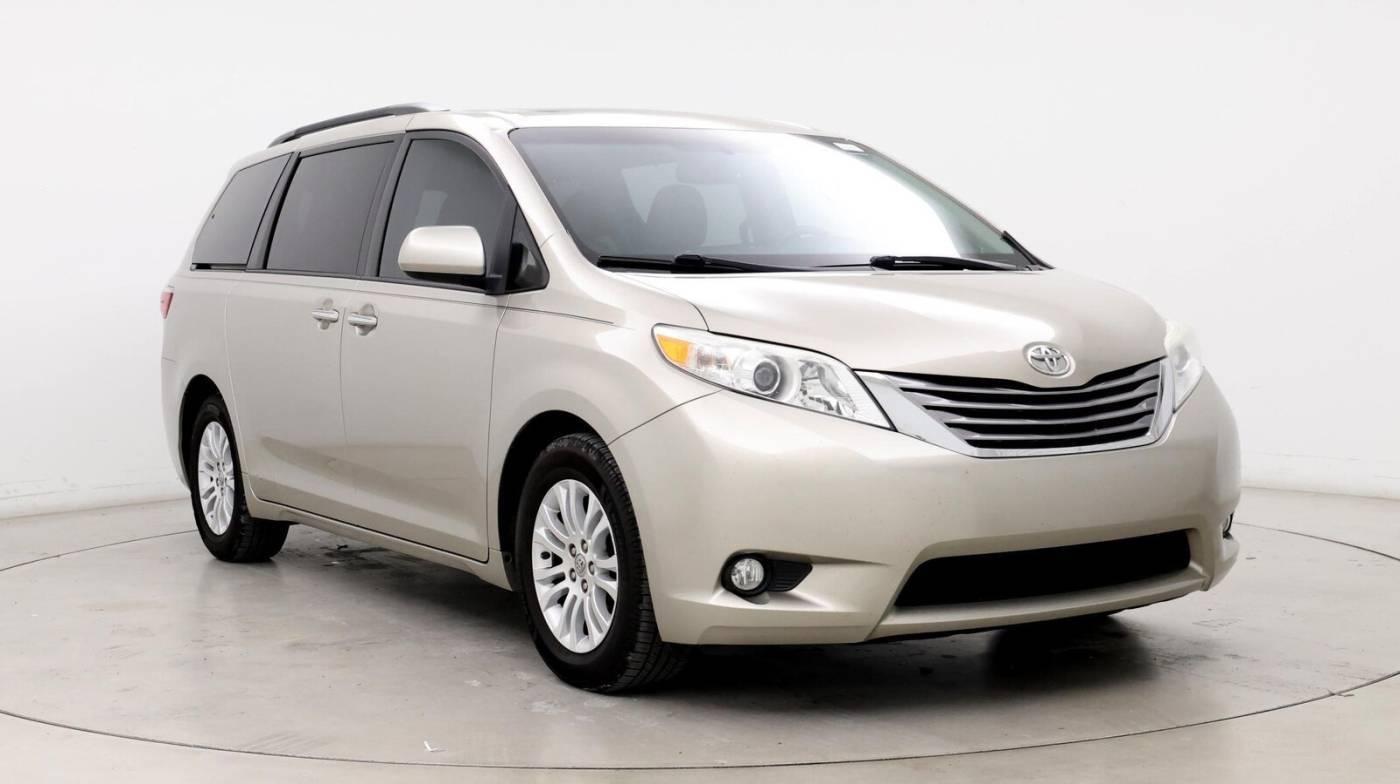 2017 Toyota Sienna XLE For Sale - Image 1