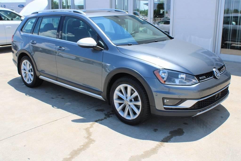 2017 Volkswagen Golf Alltrack SE in Countryside IL For Sale - Image 1