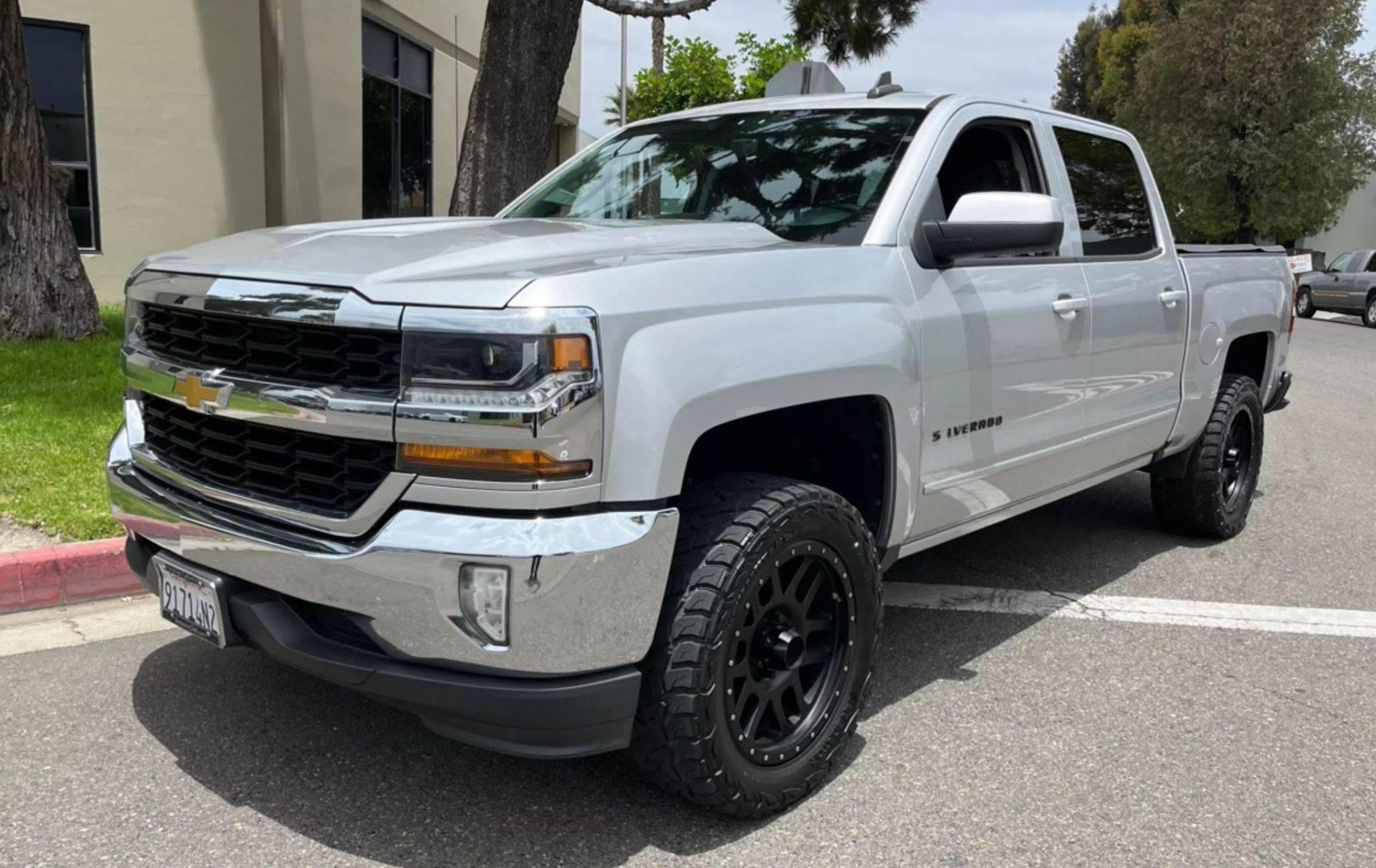 2018 Chevrolet Silverado 1500 LT in Riverside CA For Sale - Image 1