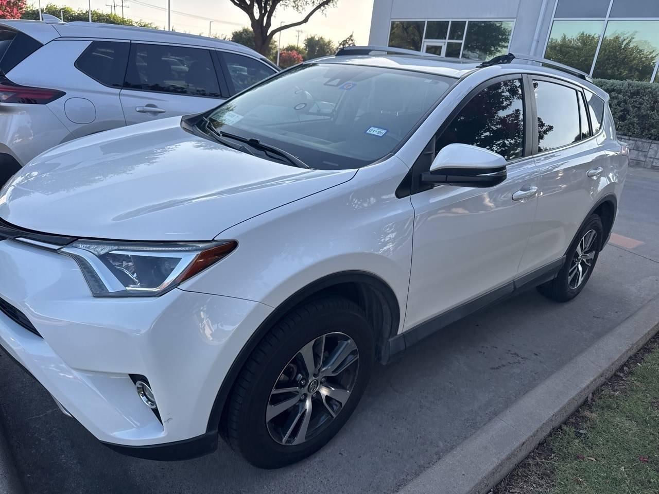 2018 Toyota RAV4 XLE in Grapevine TX For Sale - Image 1