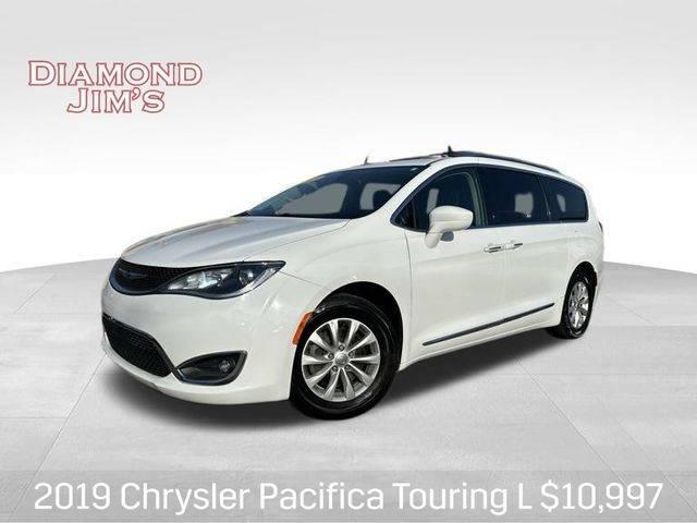 2019 Chrysler Pacifica Touring L in West Allis WI For Sale - Image 1