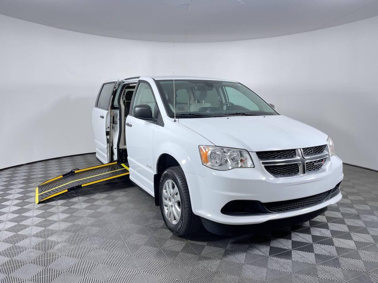2019 Dodge Grand Caravan SE in Phoenix AZ For Sale - Image 1