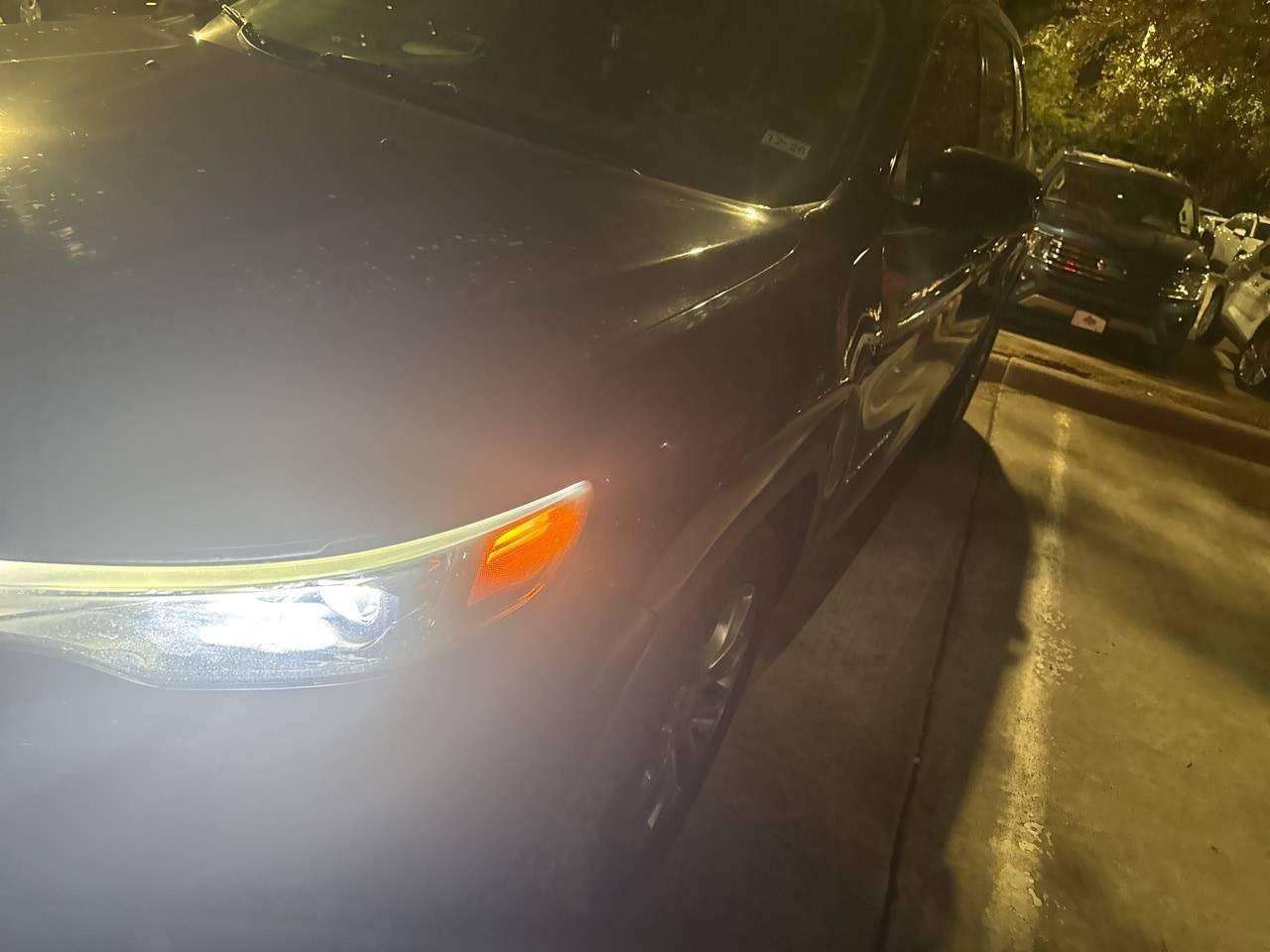 2019 Jeep Cherokee Latitude Plus in Grapevine TX For Sale - Image 1