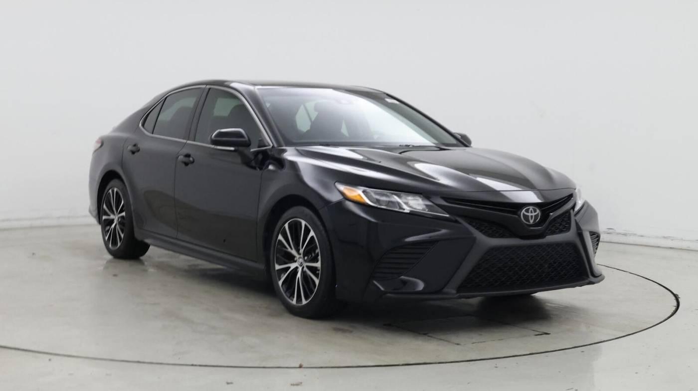 2019 Toyota Camry SE in Inglewood CA For Sale - Image 1