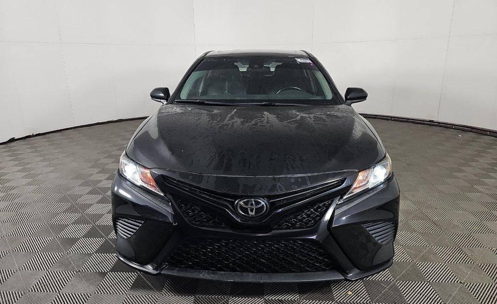 2019 Toyota Camry SE in Oak Forest IL For Sale - Image 1