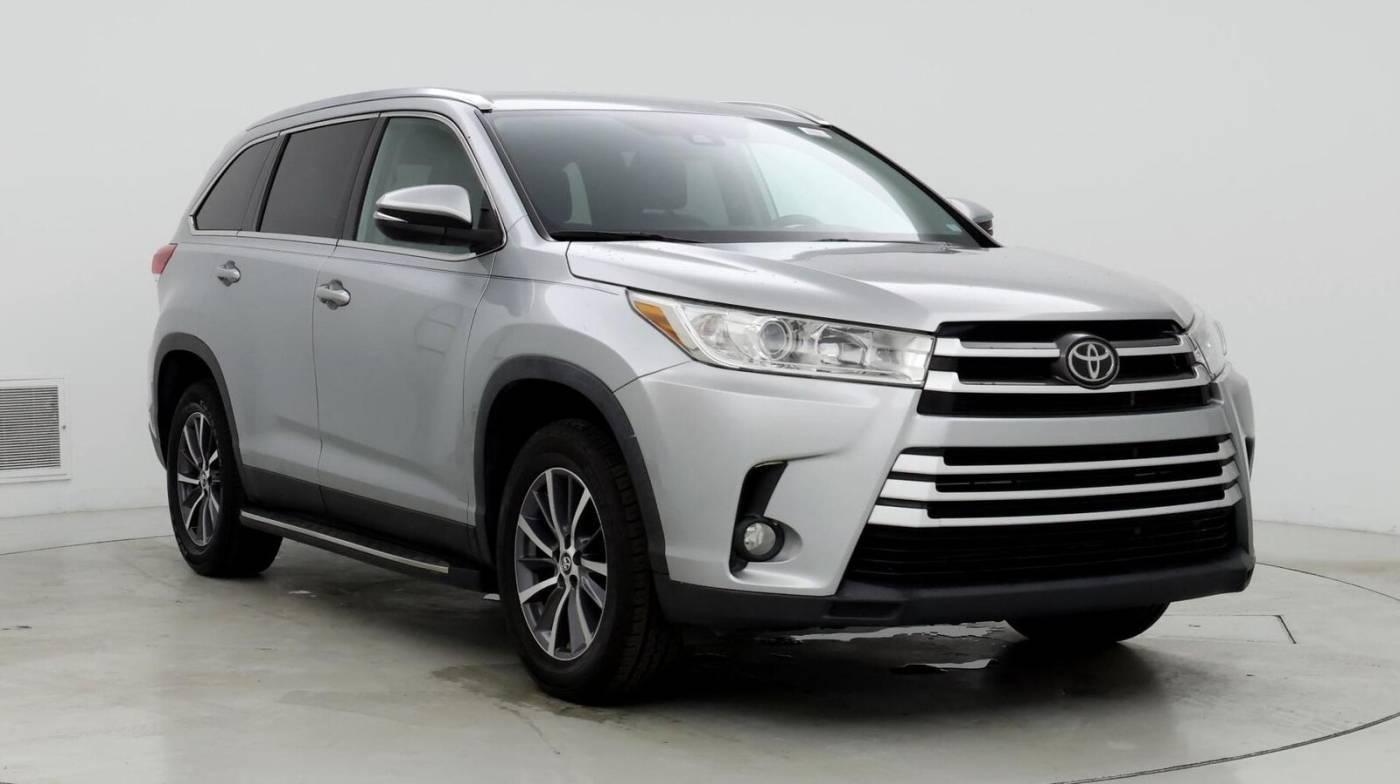 2019 Toyota Highlander XLE in Inglewood CA For Sale - Image 1