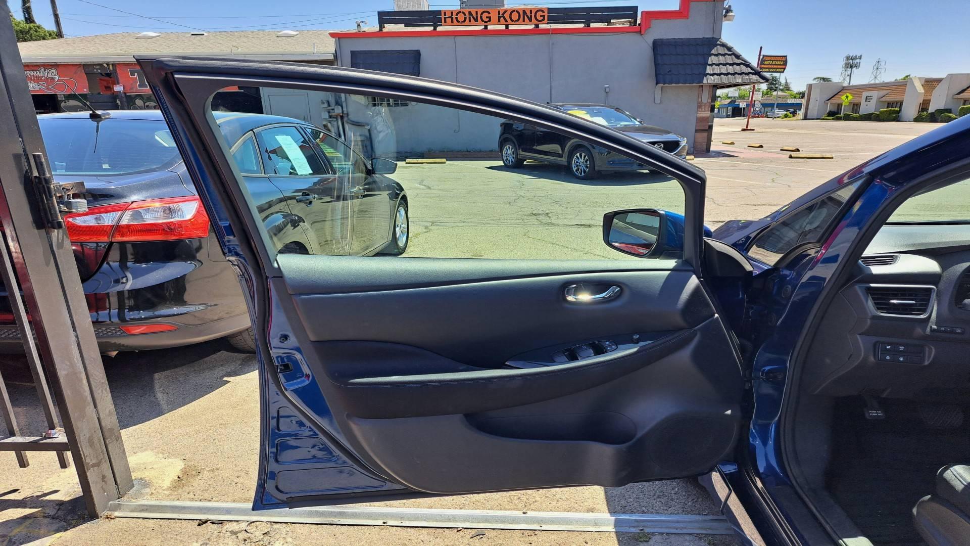 2021 Nissan LEAF SV in Manteca CA For Sale - Image 1