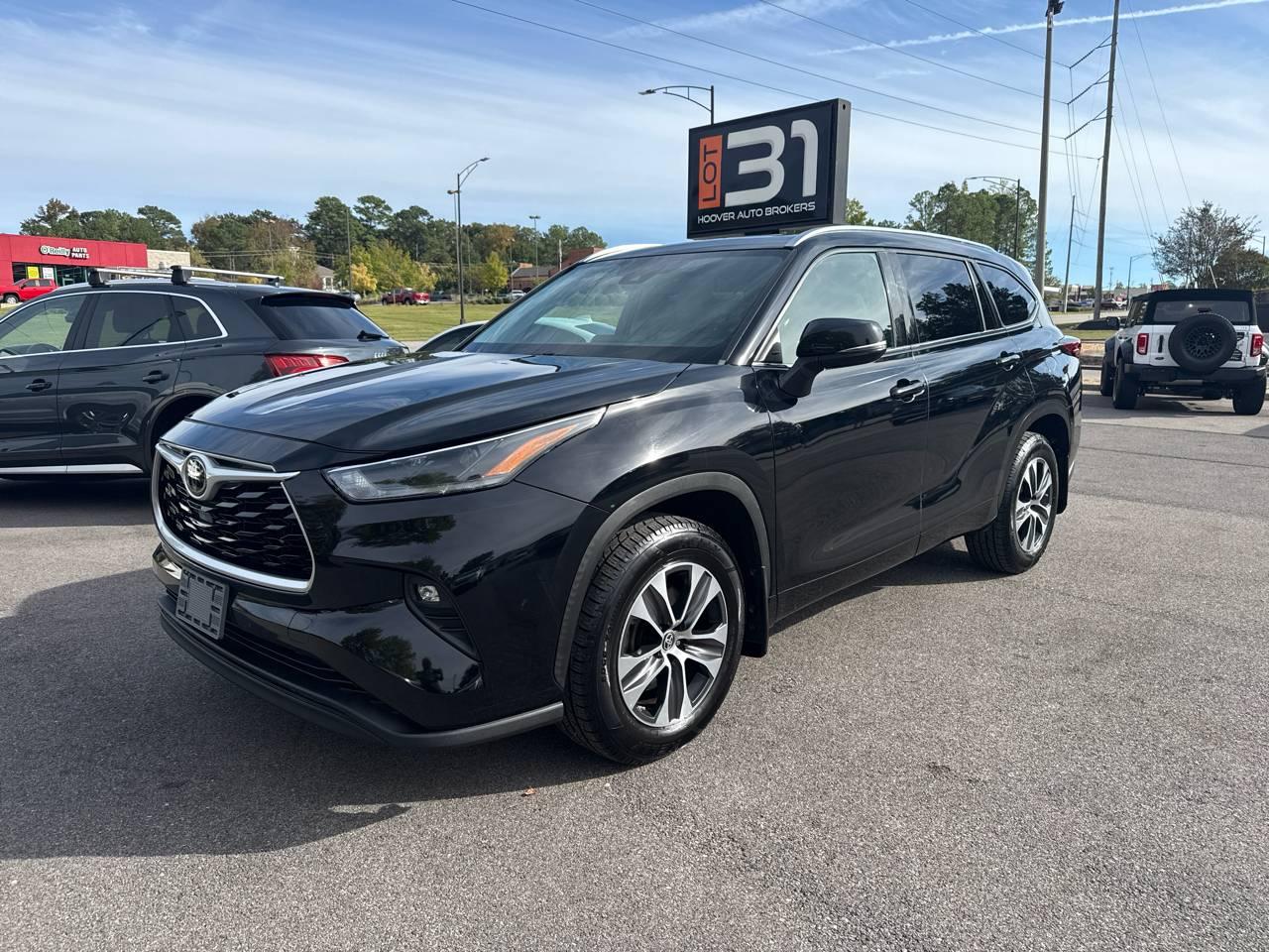 2021 Toyota Highlander XLE in Hoover AL For Sale - Image 1