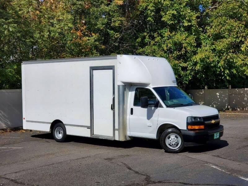 2022 Chevrolet Express Commercial Cutaway 3500 in Colonia NJ For Sale - Image 1