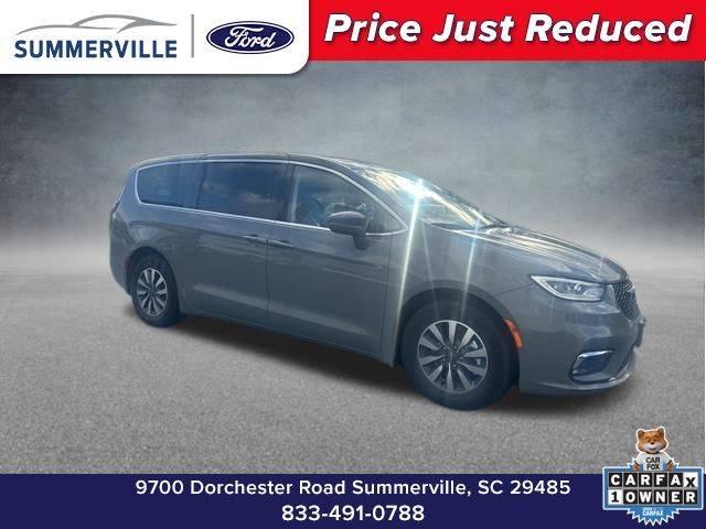 2022 Chrysler Pacifica Hybrid Touring L in Summerville SC For Sale - Image 1