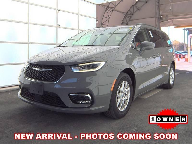 2022 Chrysler Pacifica Touring L in Madison WI For Sale - Image 1