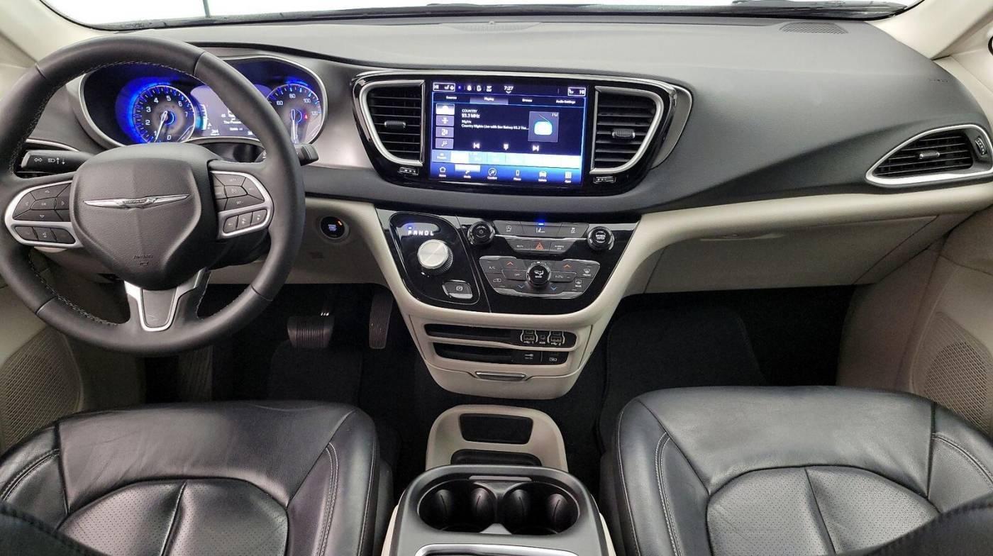 2022 Chrysler Pacifica Touring L in Inglewood CA For Sale - Image 1
