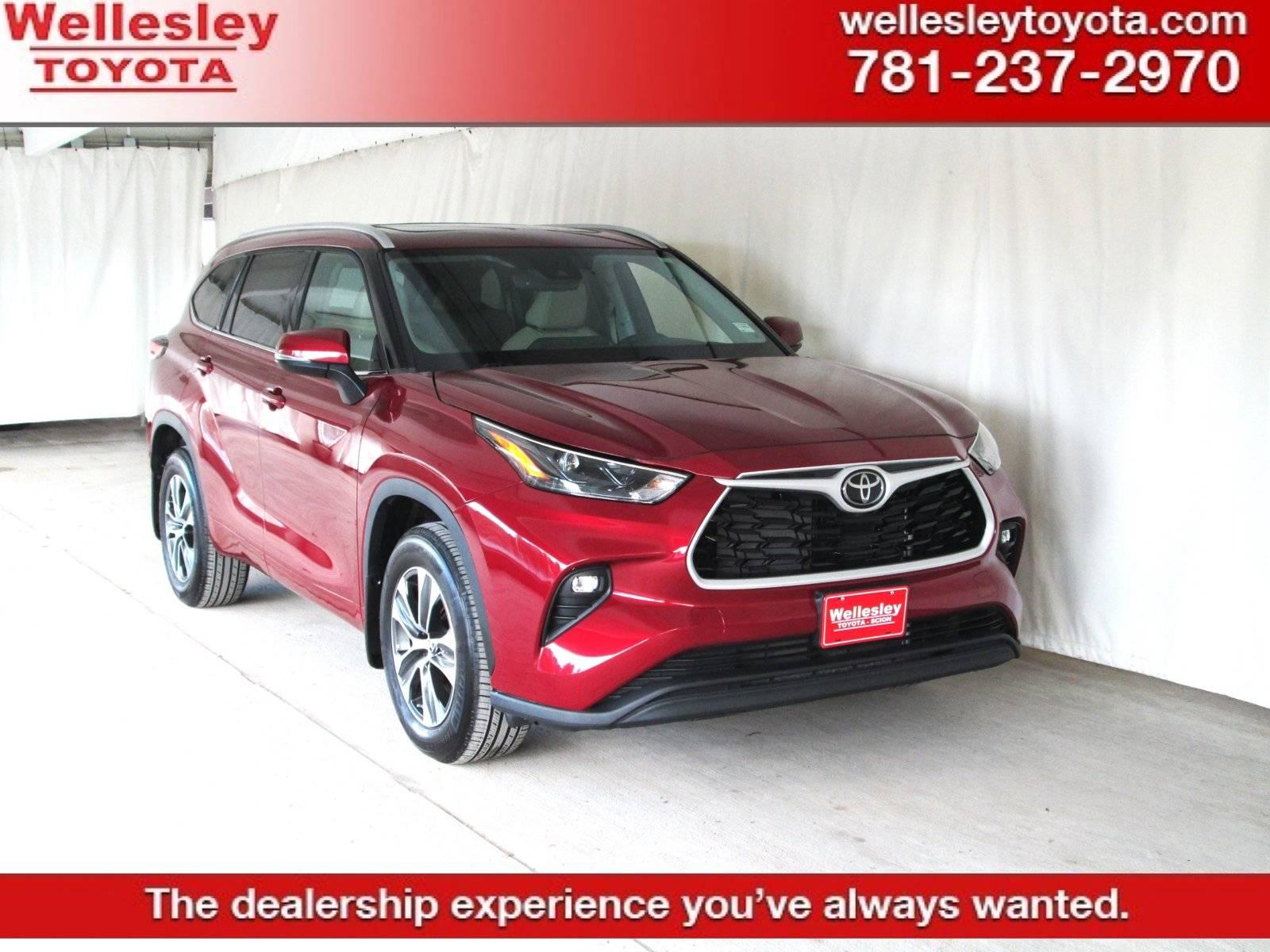 2022 Toyota Highlander XLE in Wellesley MA For Sale - Image 1