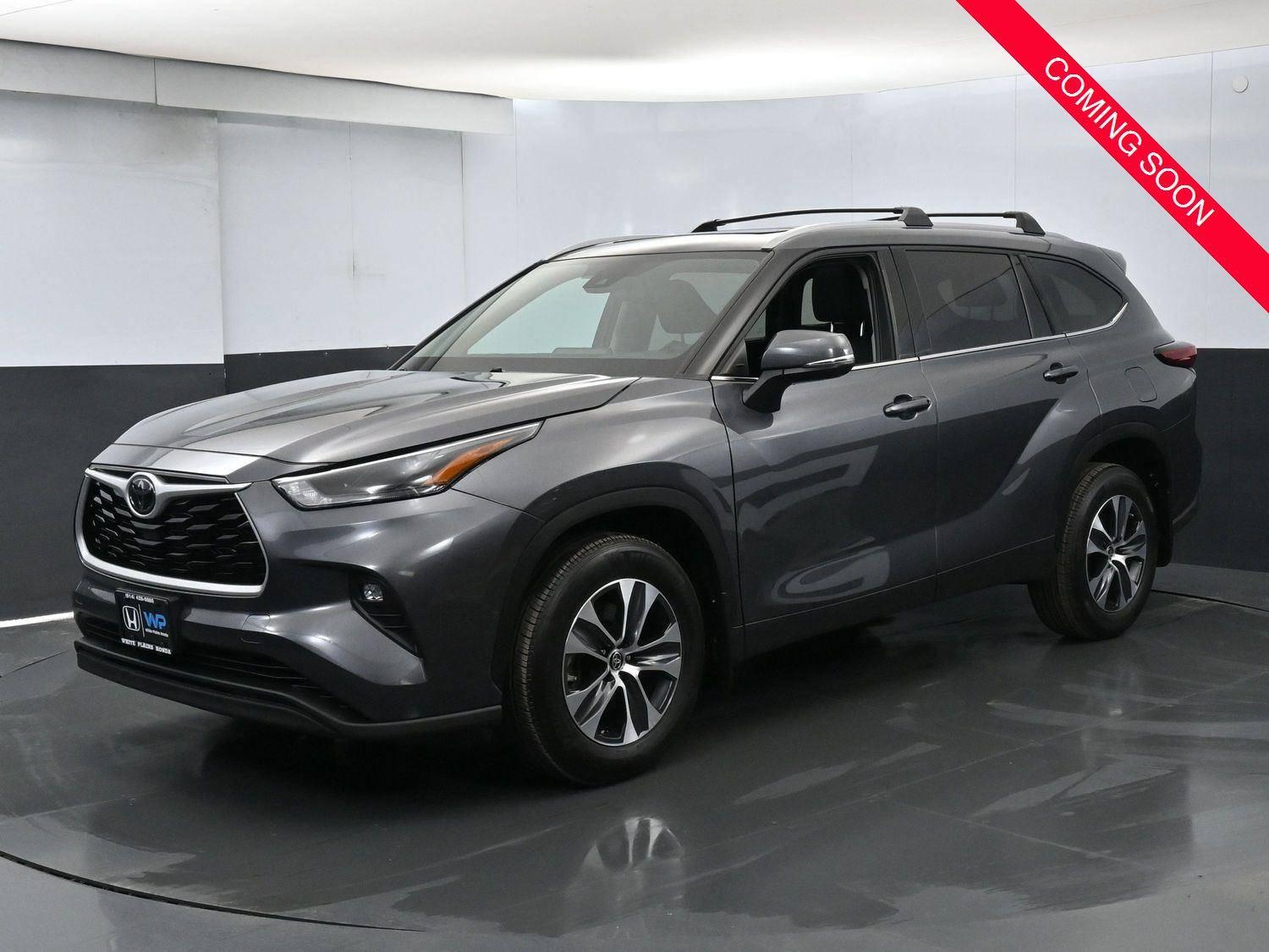 2022 Toyota Highlander XLE in White Plains NY For Sale - Image 1