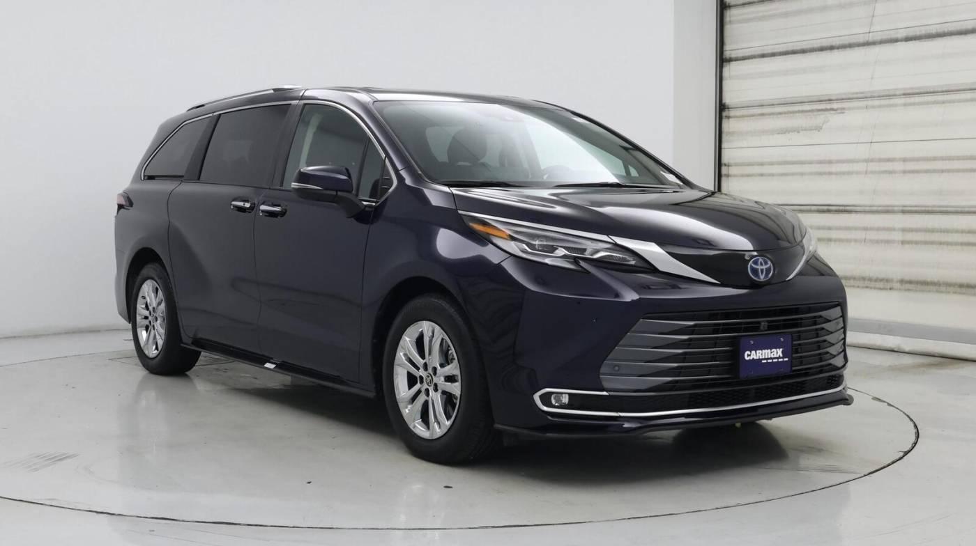 2022 Toyota Sienna Platinum in Inglewood CA For Sale - Image 1