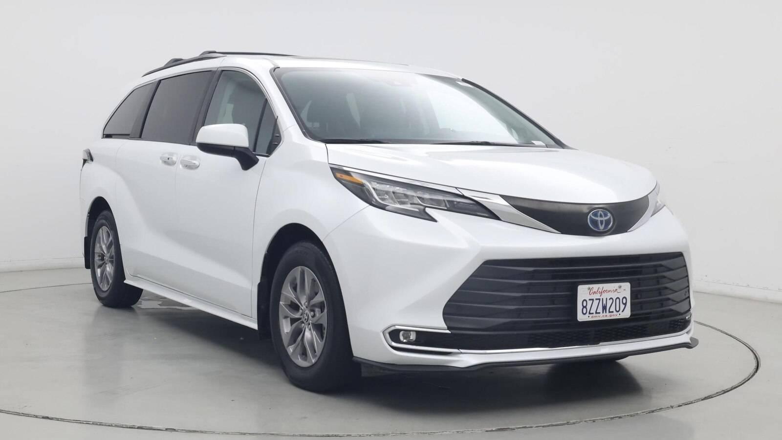 2022 Toyota Sienna XLE in Birmingham AL For Sale - Image 1