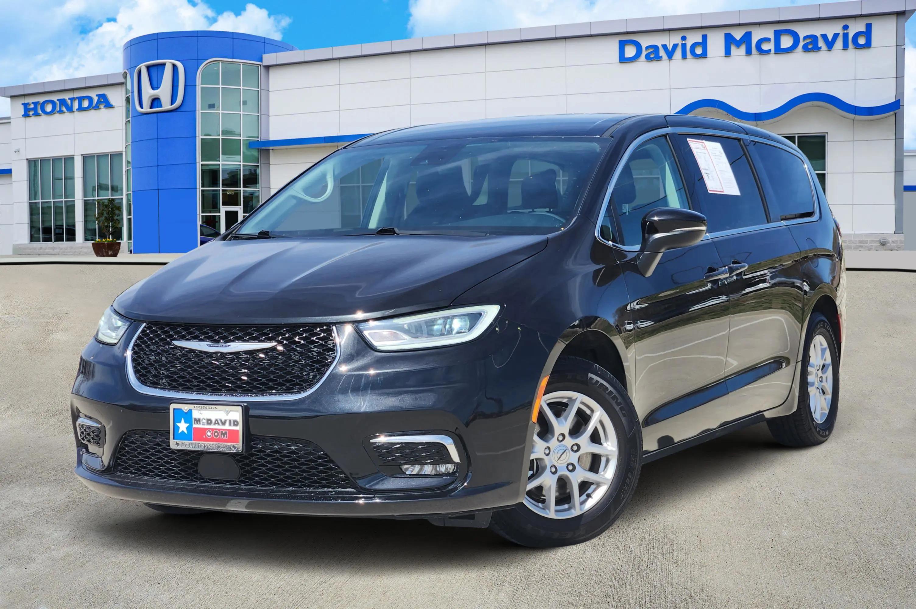 2023 Chrysler Pacifica Touring L in Frisco TX For Sale - Image 1