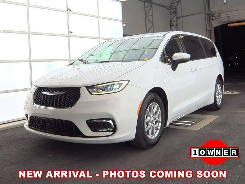 2023 Chrysler Pacifica Touring L in Madison WI For Sale - Image 1