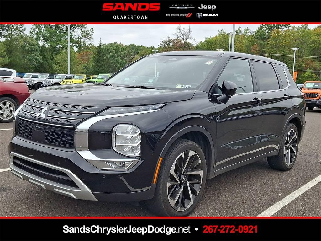 2023 Mitsubishi Outlander SE in Quakertown PA For Sale - Image 1