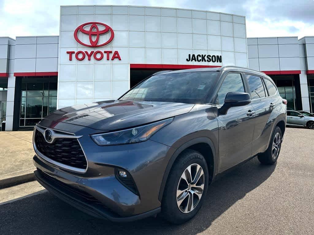 2023 Toyota Highlander XLE in Jackson MS For Sale - Image 1
