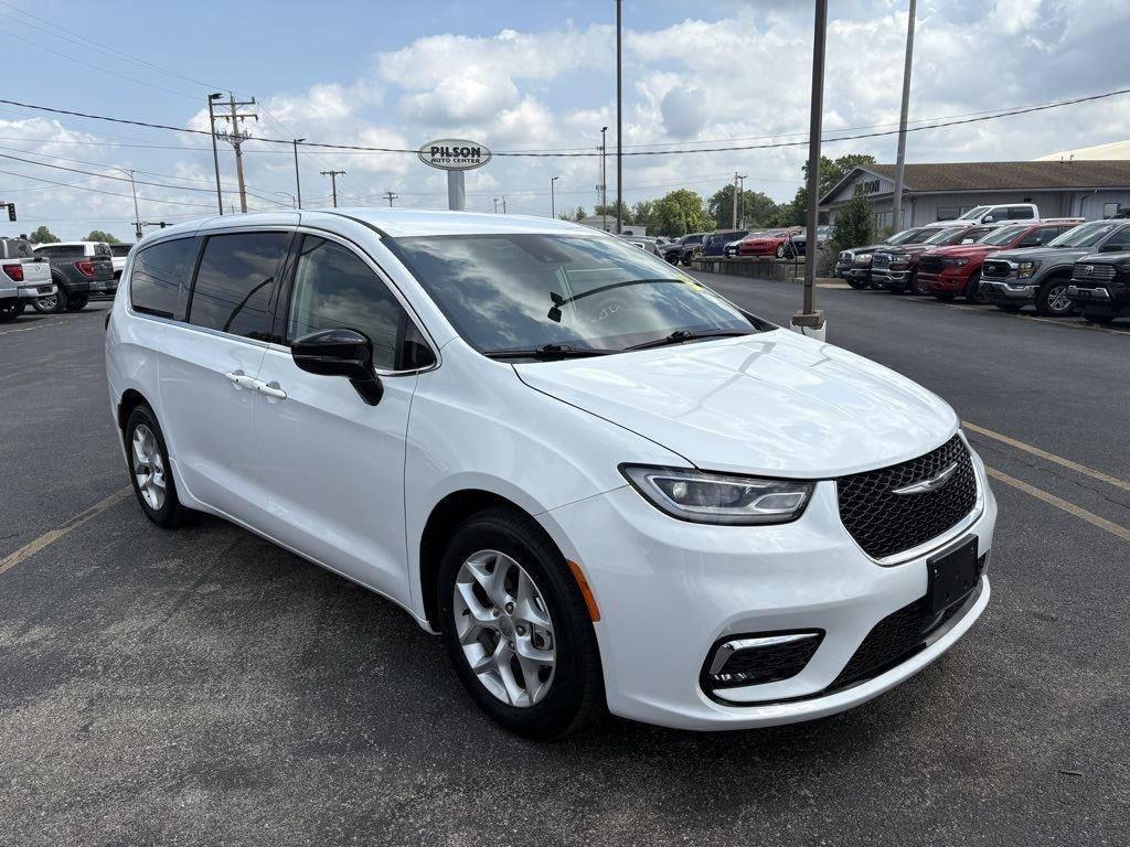 2024 Chrysler Pacifica Touring L in Charleston IL For Sale - Image 1
