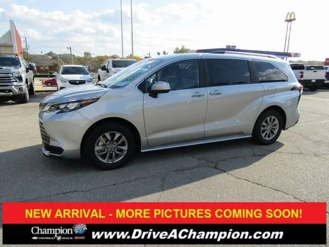 2025 Toyota Sienna LE in La Grange KY For Sale - Image 1
