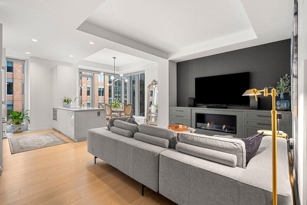 Condo/Apartment for Sale, 135 Seaport Blvd 1806 02210 - Image 1