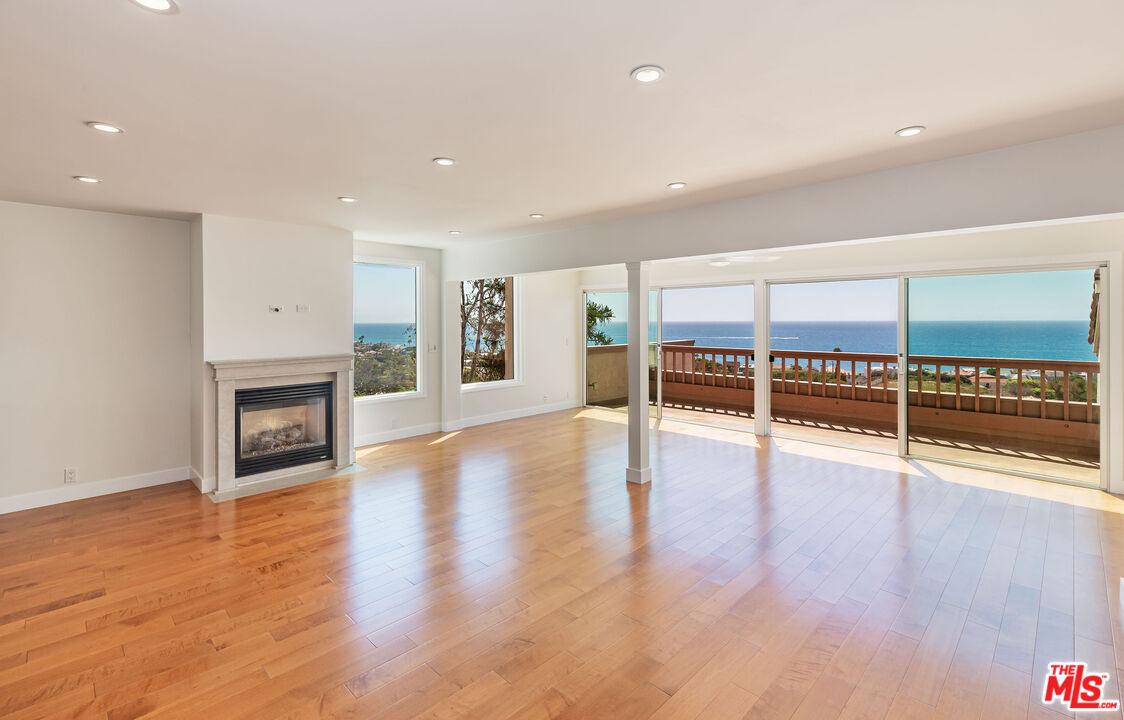 Condo/Apartment for Sale, 23914 De Ville WAY 90265 - Image 1